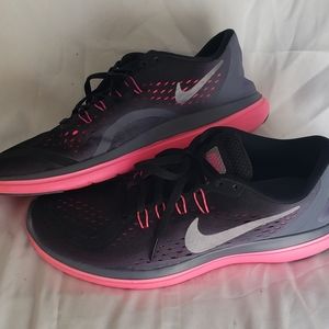 Womens Nike shoes